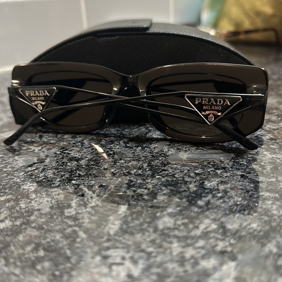 Prada SPR14Y sunglasses - Picture 3 of 5